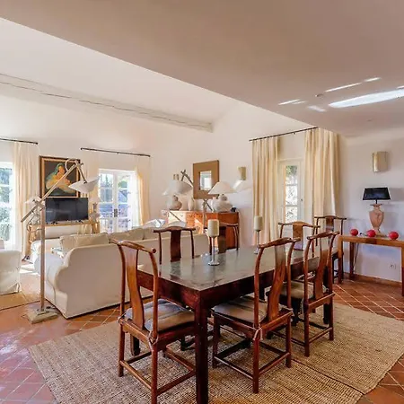 Des Oliviers Villa *
